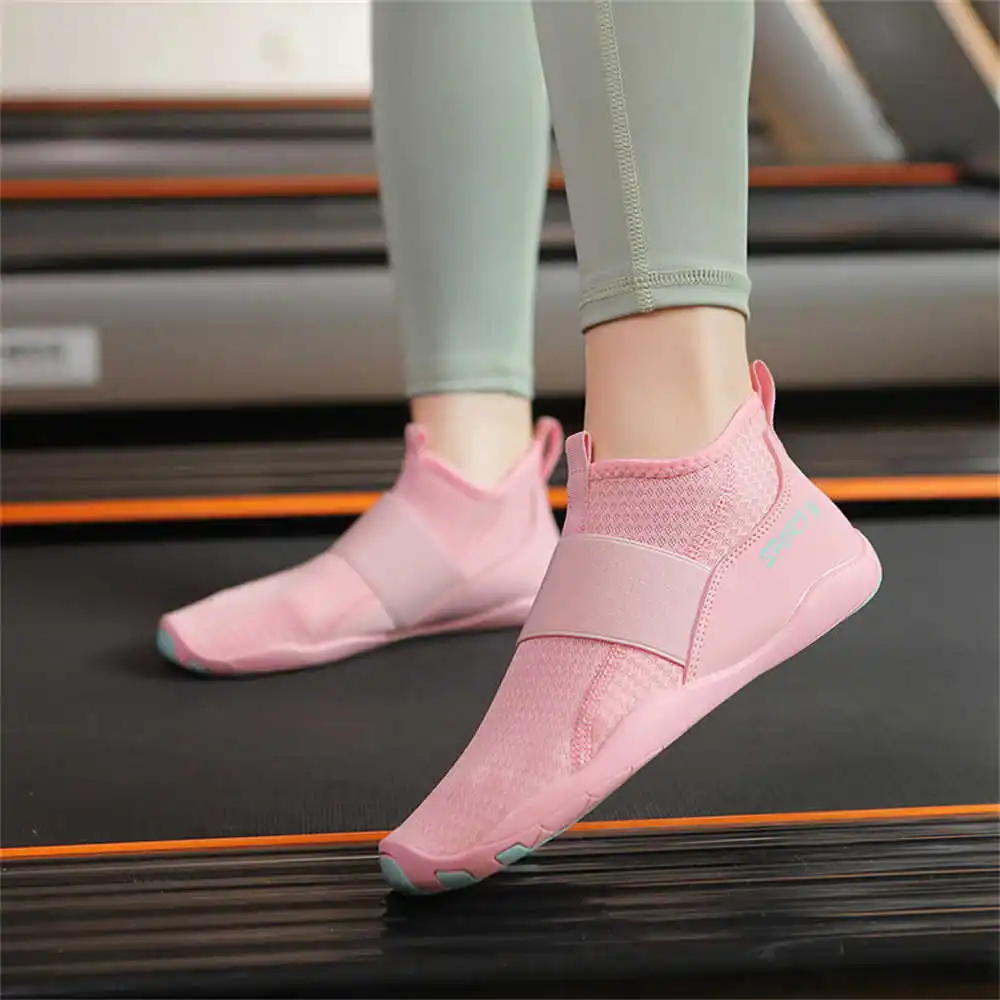 Formal Men Daily Wear Slippers - Luz oi topos tênis roxo andando